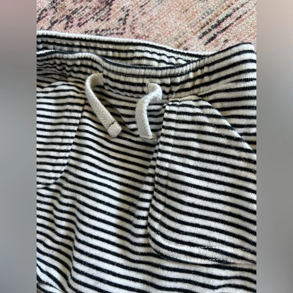Old Navy Black and White Shorts Elastic Waistband